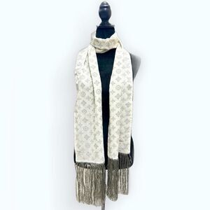 Auth Louis Vuitton White Gray Chale Silk Monogam LV Scarf Stole